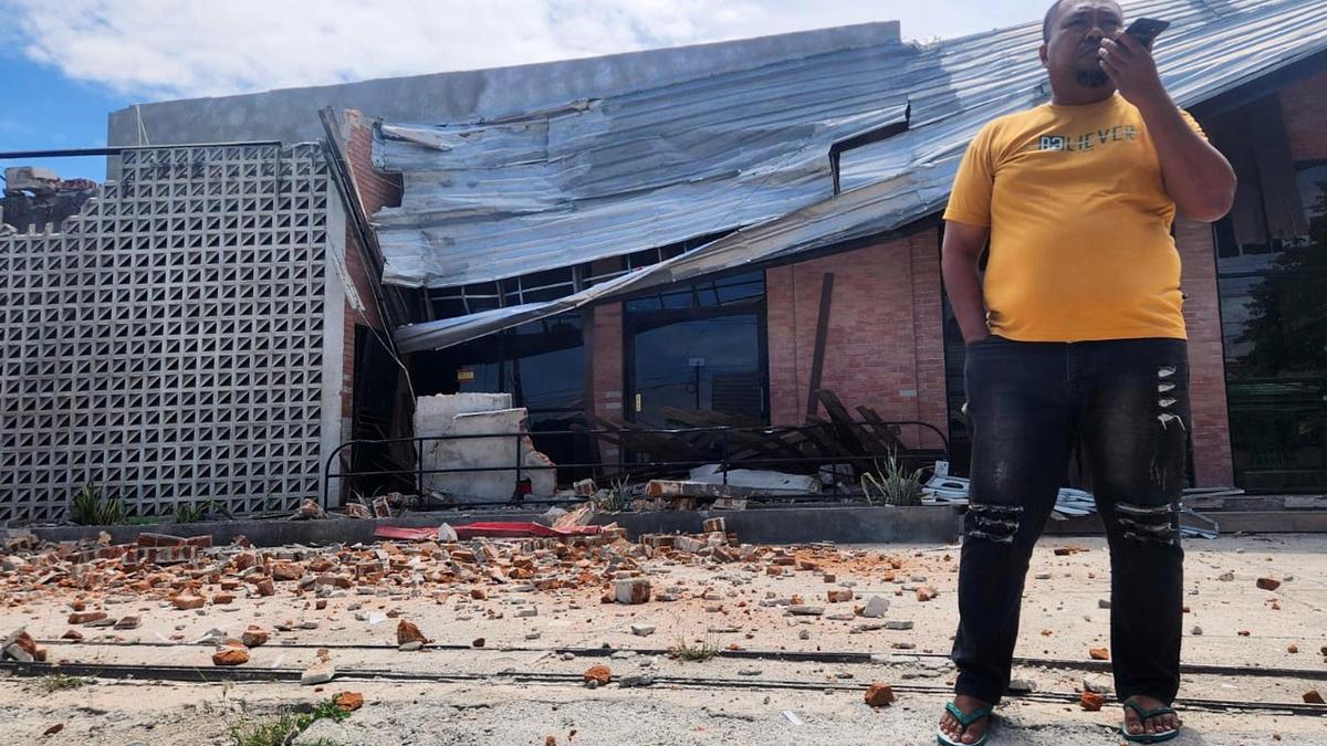 6.7 magnitude earthquake shakes part of Indonesia, causing scattered damage