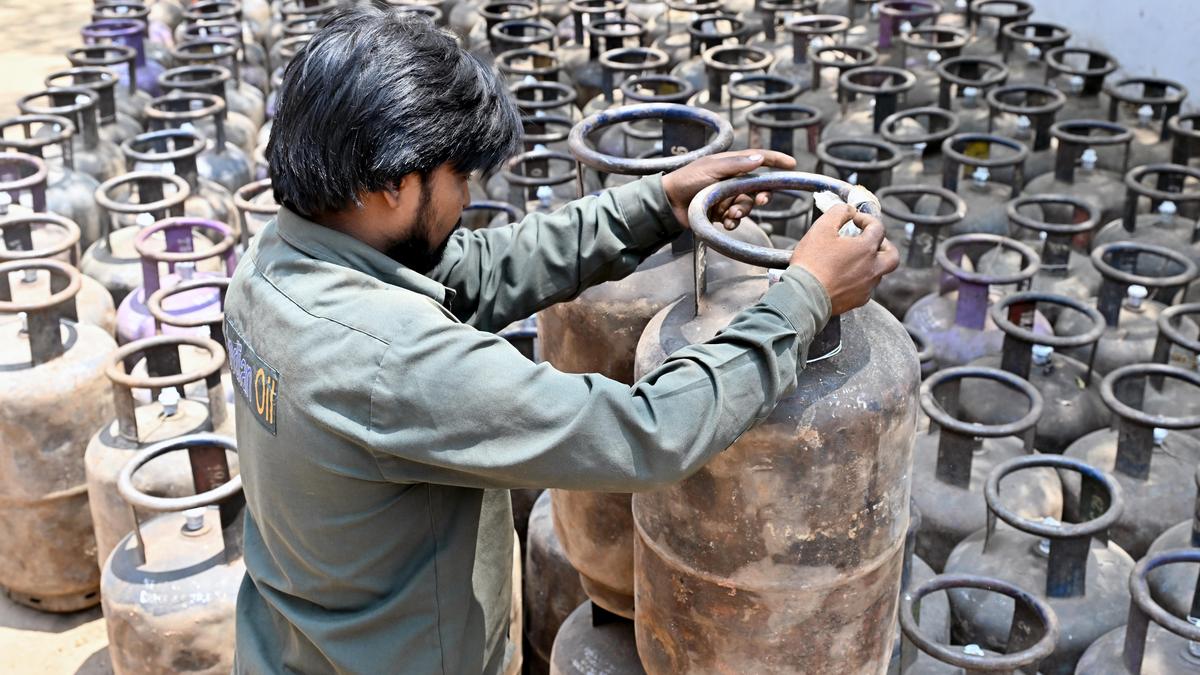 Govt. restores commercial LPG supply, withdraws sectoral mandates
