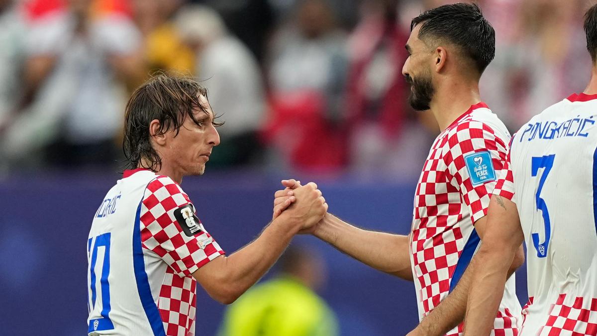 Vlašic scores winner as Croatia beats Ghana 2-1 to reach World Cup knockout stage