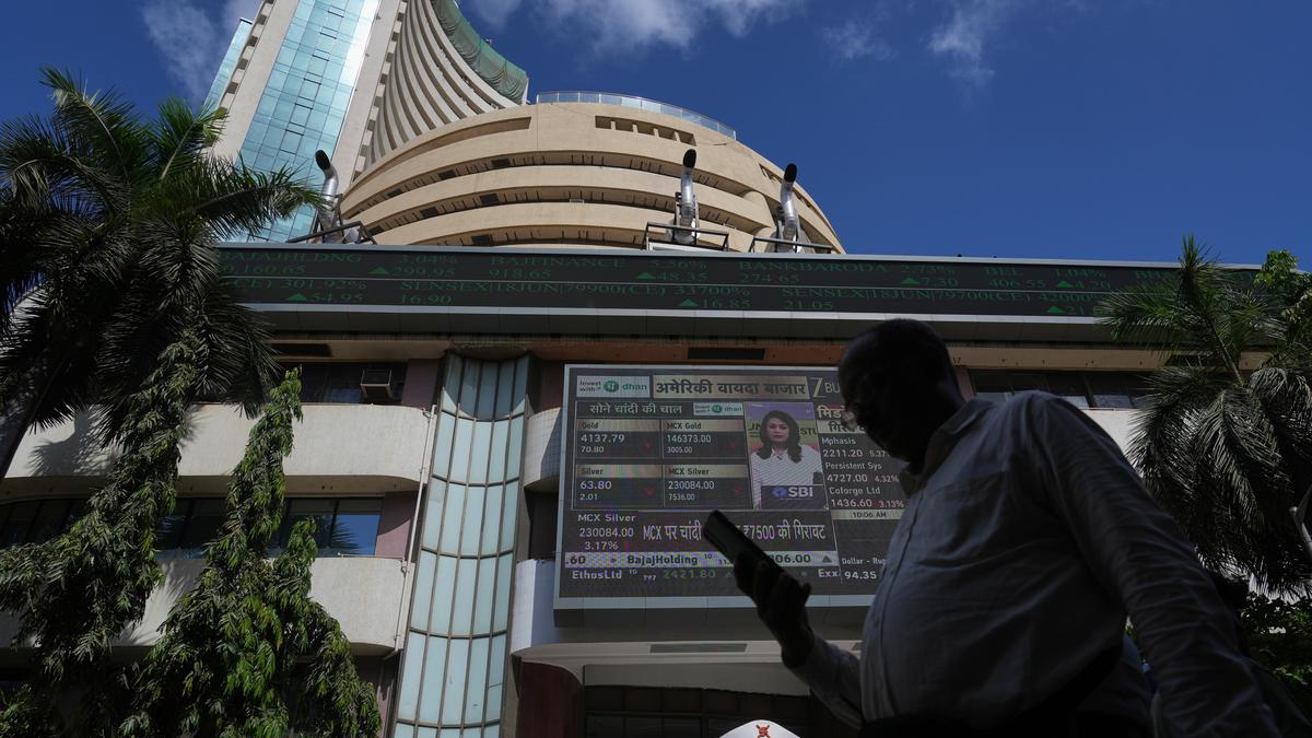 Stock markets decline for second day as IT shares lead losses