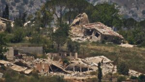 Lebanese Army warns residents of border villages to wait before returning