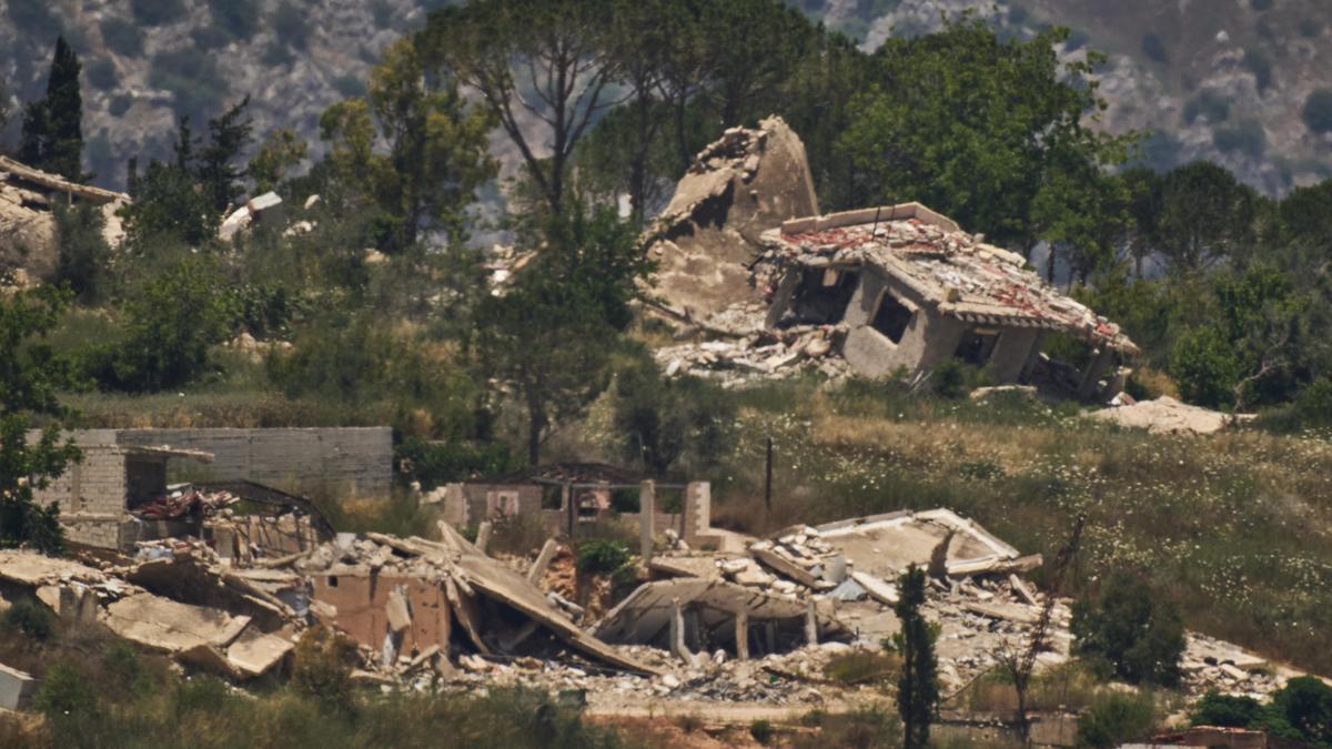 Lebanese Army warns residents of border villages to wait before returning