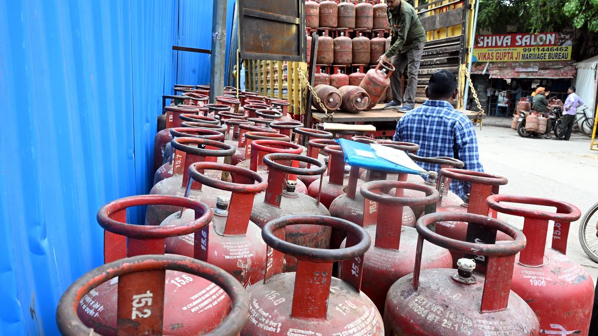 Centre cuts PM-Ujjwala Yojana refills from 9 to 4