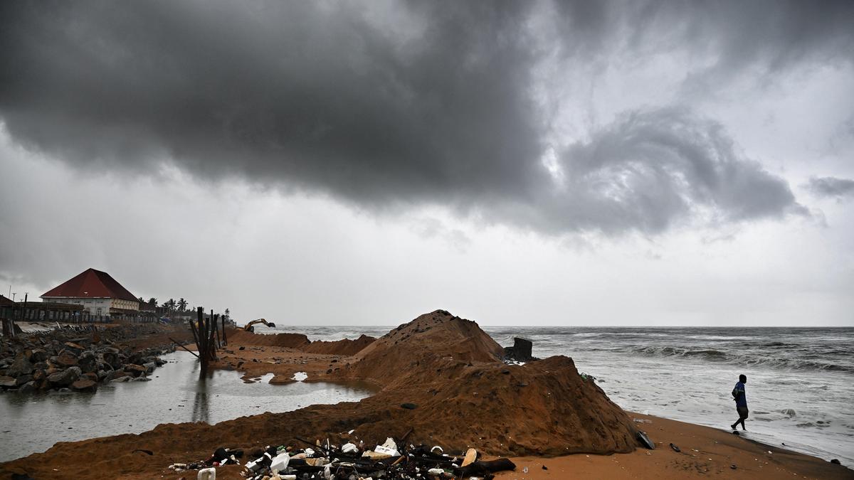 Bursts of rain may deal a double whammy to soil moisture, nitrogen