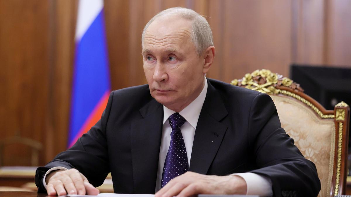 Kremlin says Macron, Merz and Starmer talk of peace, but help Kyiv with new weapons to continue the war