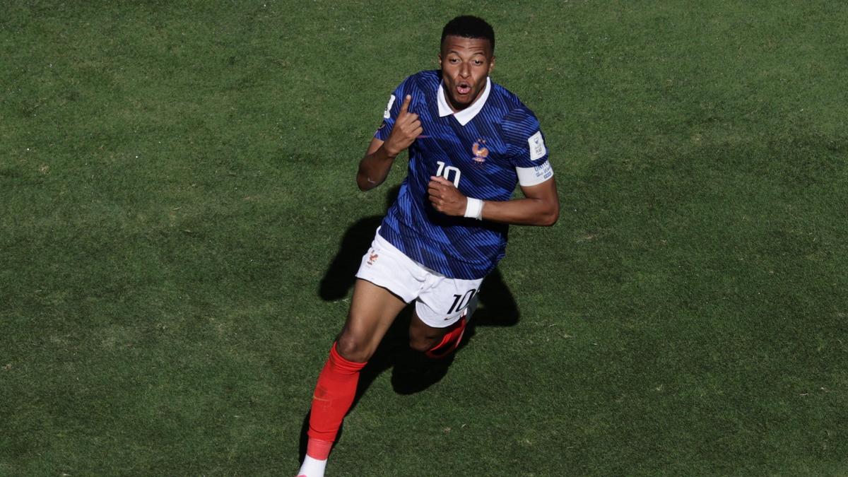 Kylian Mbappé sparks France with two goals in 3-1 win over Senegal at the World Cup