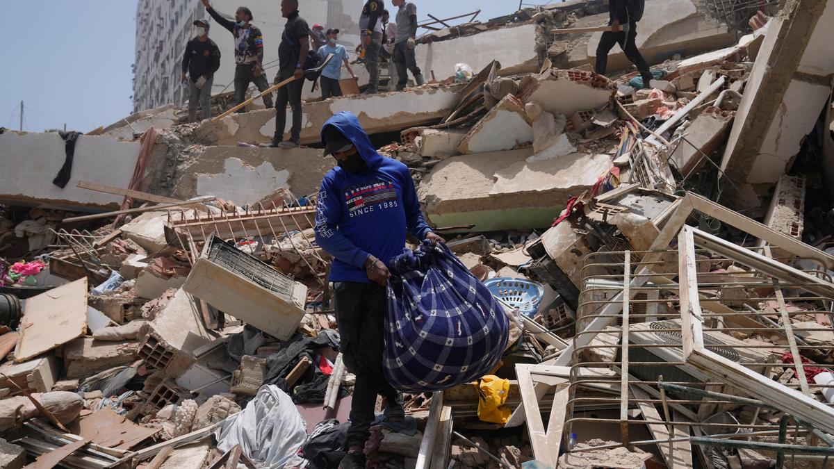 Venezuela Earthquake: Survivors sleep in cars and under trees as they question where they’ll live after the earthquakes