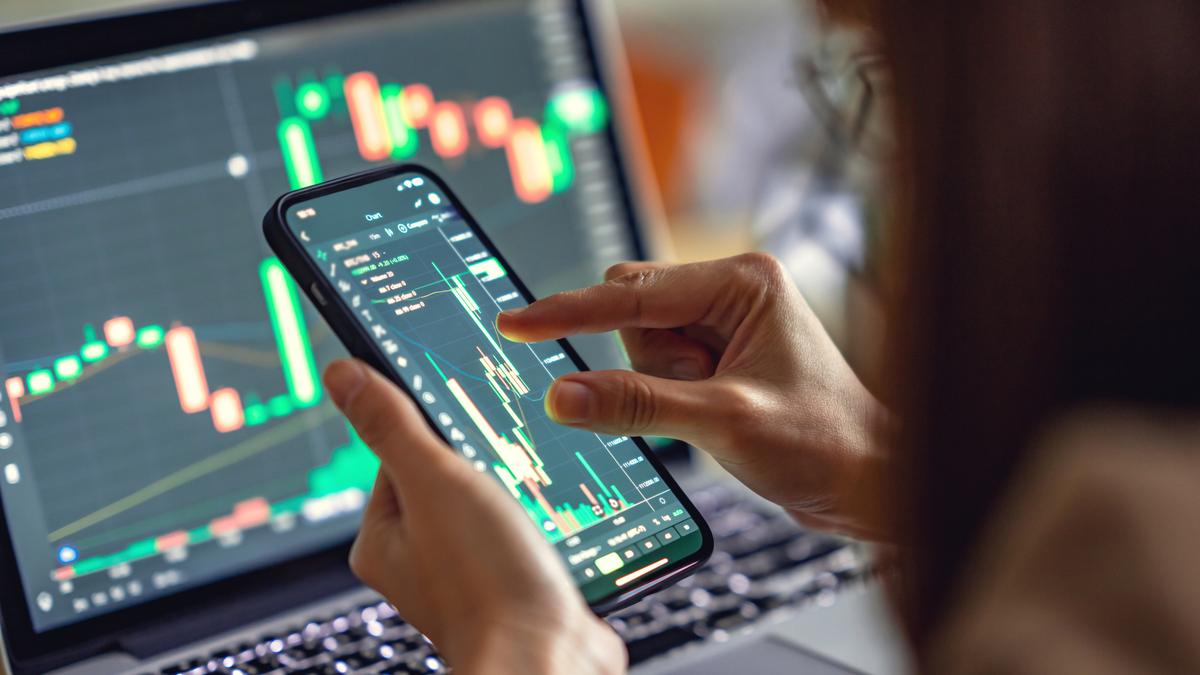 Stock markets rise for 2nd day, aided by falling oil prices, positive global trends