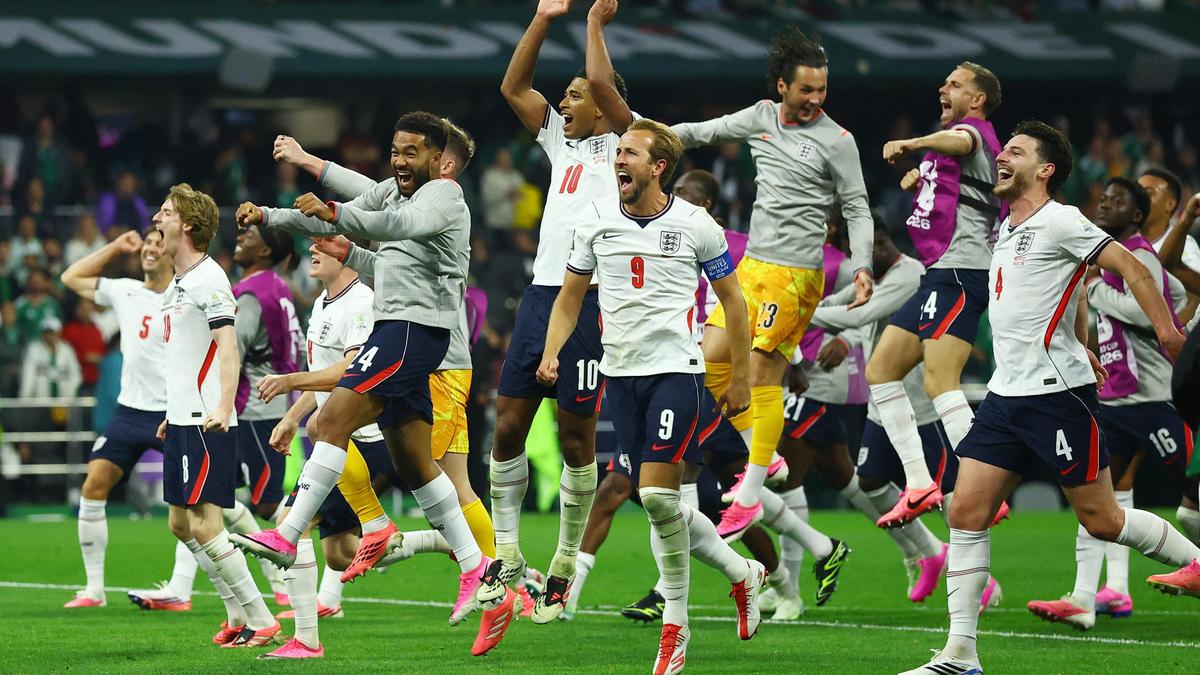 Tuchel hails England heart as they battle through Mexican storm