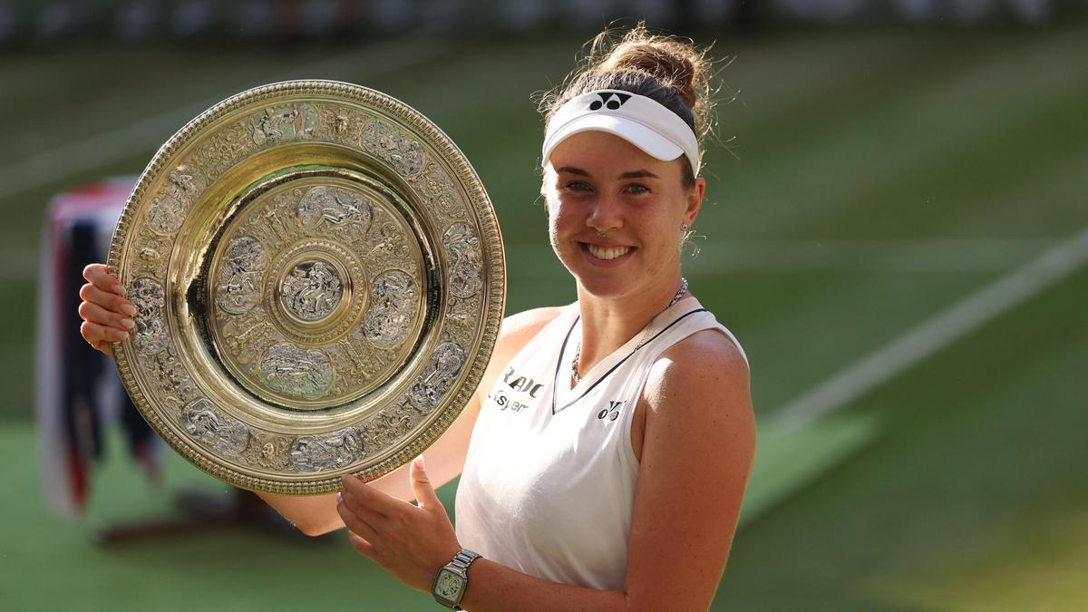 Noskova ‘Czechmates’ Muchova to win her maiden Grand Slam title