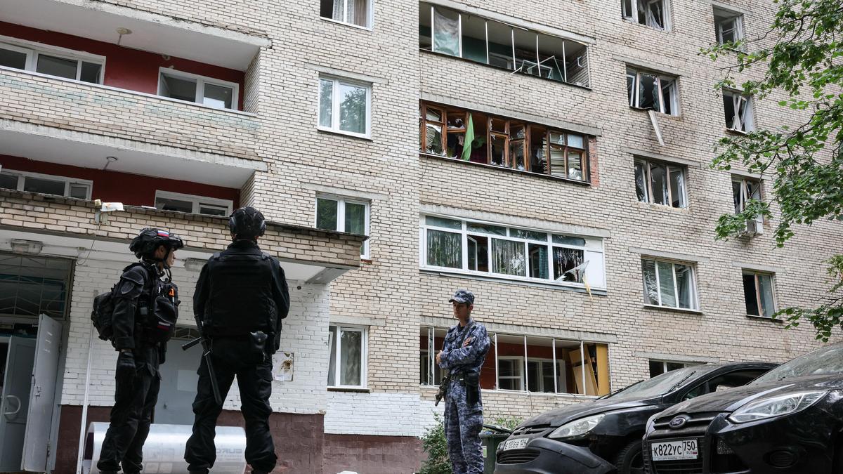 Russian and Ukrainian air strikes kill 10 people in both countries