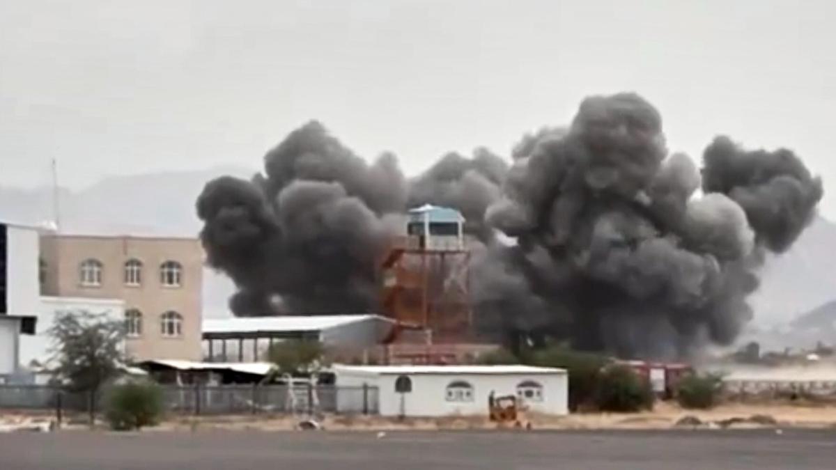 Yemen government says attacked Sanaa airport, reviving dormant conflict