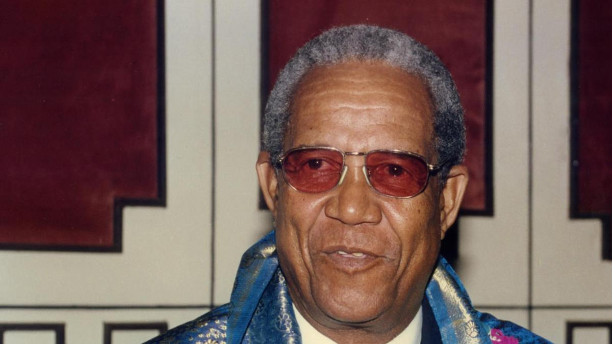A tap on Gavaskar’s shoulder for luck, Doshi recalls Sobers’ superstitious side