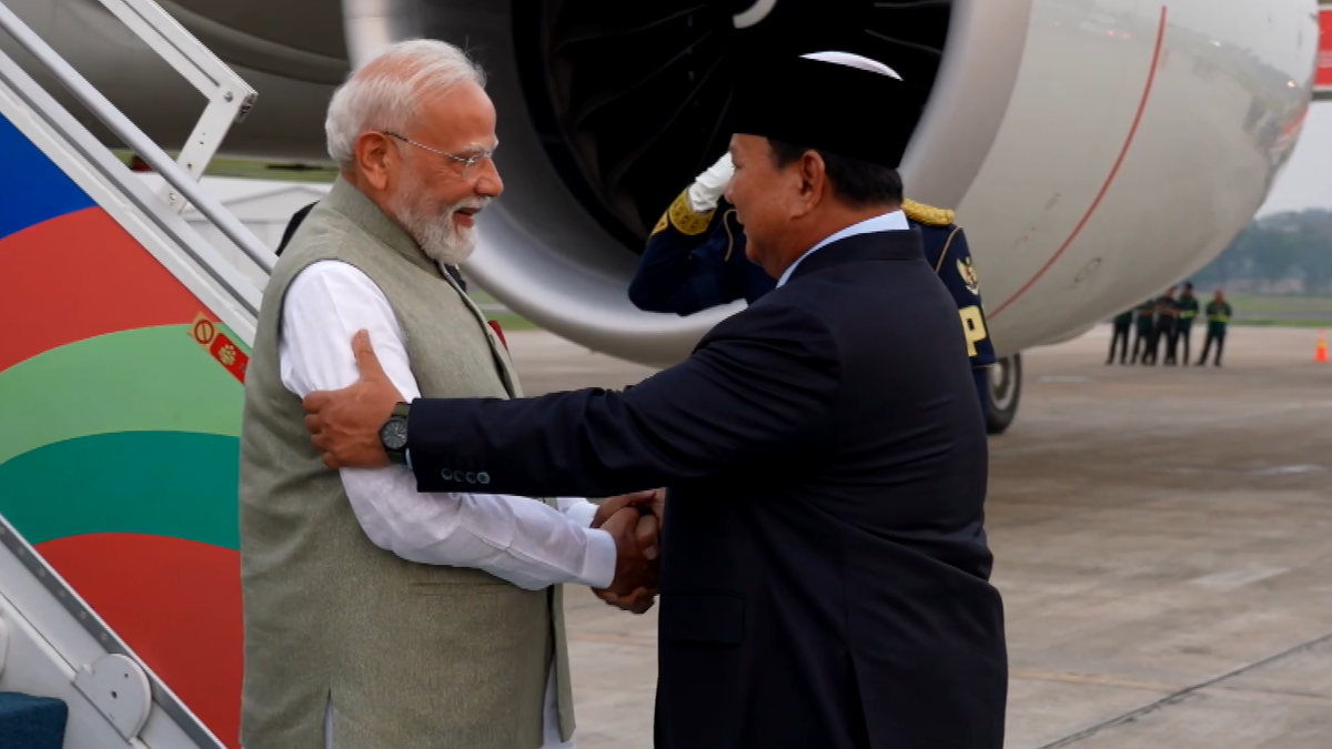 PM Narendra Modi receives grand ceremonial welcome in Jakarta