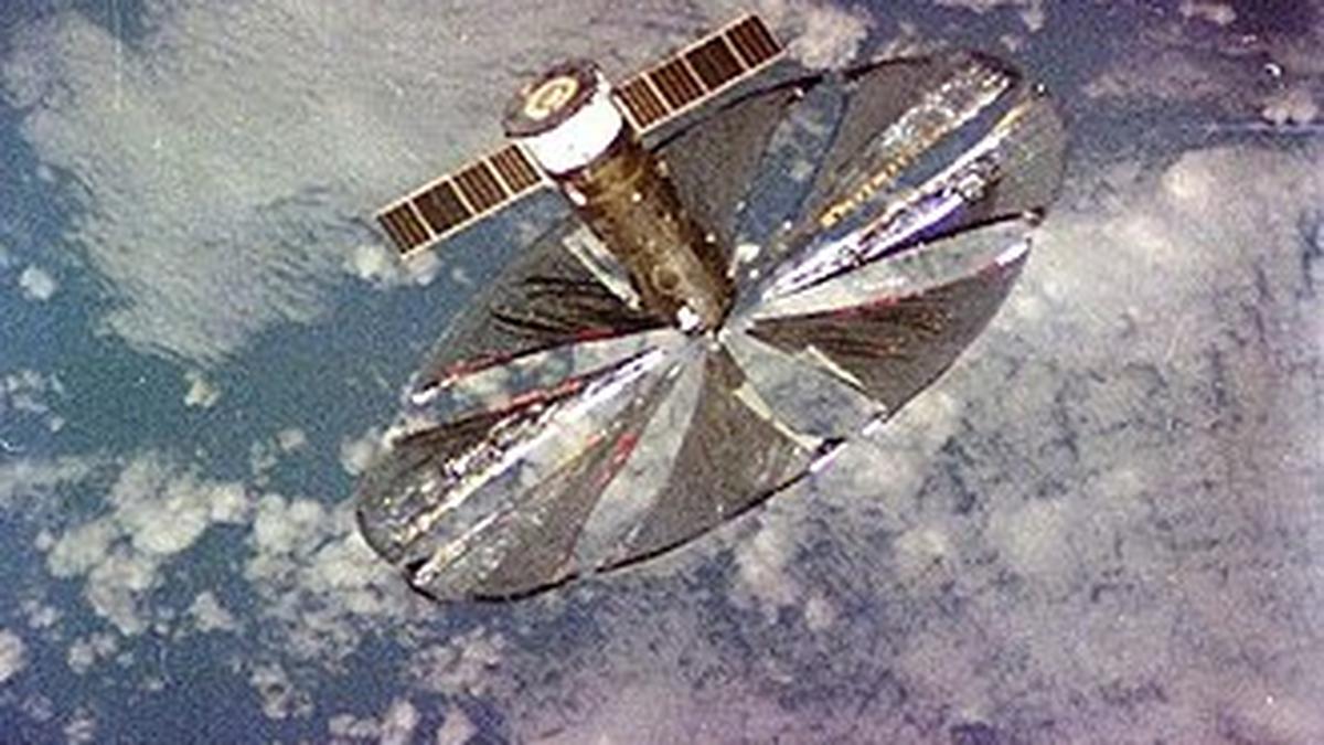 U.S. regulator green-lights mission to launch giant mirror to orbit