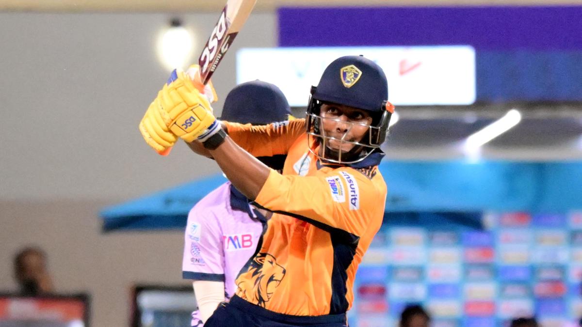Rithik is Royal King, guides team home in a thriller