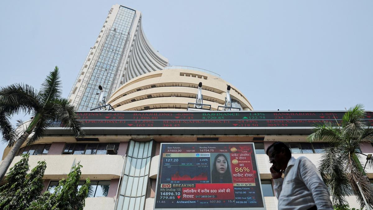 Stock markets decline in early trade amid rising crude oil prices
