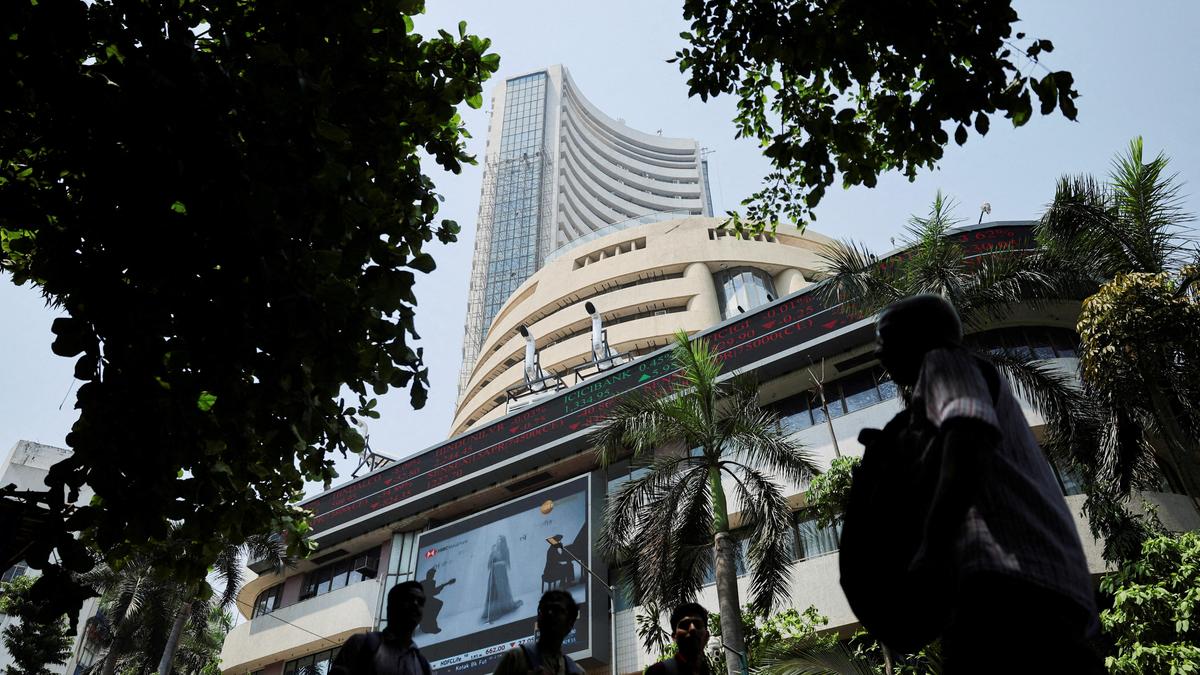 Stock markets decline in early trade amid rising crude oil prices