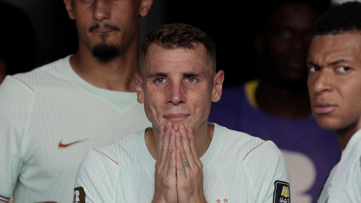 Paris Saint-Germain strengthens defence by signing left back Lucas Digne from Aston Villa