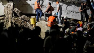 Colombia quake kills over 100 as rescue teams race to find missing | In pictures