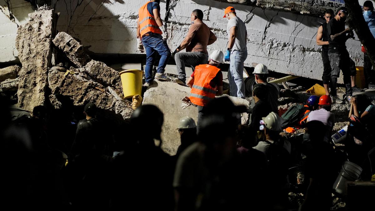 Colombia quake kills over 100 as rescue teams race to find missing | In pictures