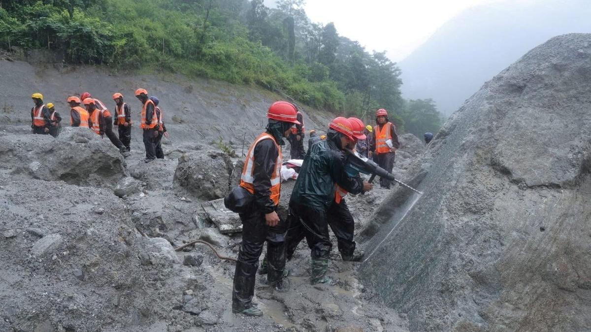 Nepal flash floods LIVE: At least 933 workers trapped in hydropower projects
