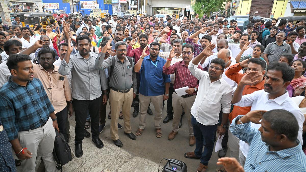 Bank unions threaten nationwide strike on September 11 to press for 5-day banking