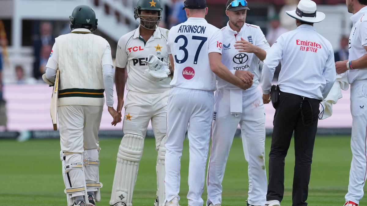 England trounce Pakistan by 194 runs to win series