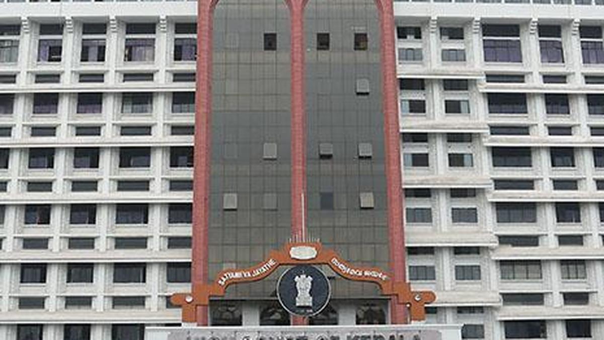 Kerala High Court allows ‘last chance’ to local bodies to clean out illegal flex boards