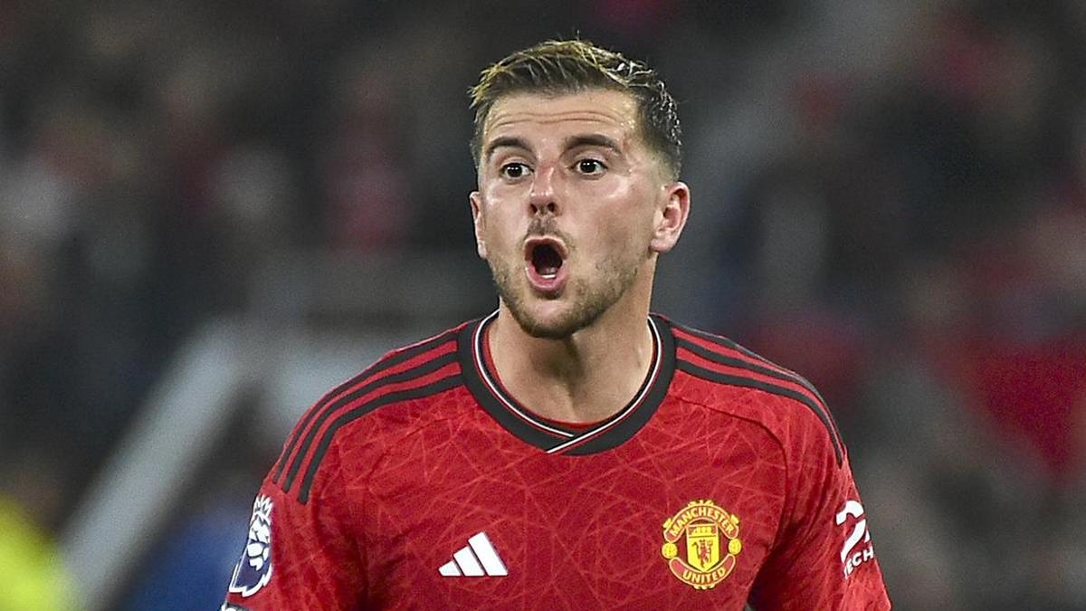 Carrick cautious after Mount’s injury scare in PSG friendly