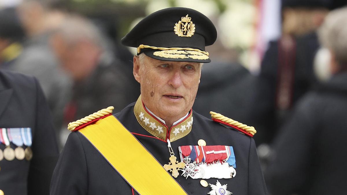 Norway mourns King Harald as crowds gather at royal palace