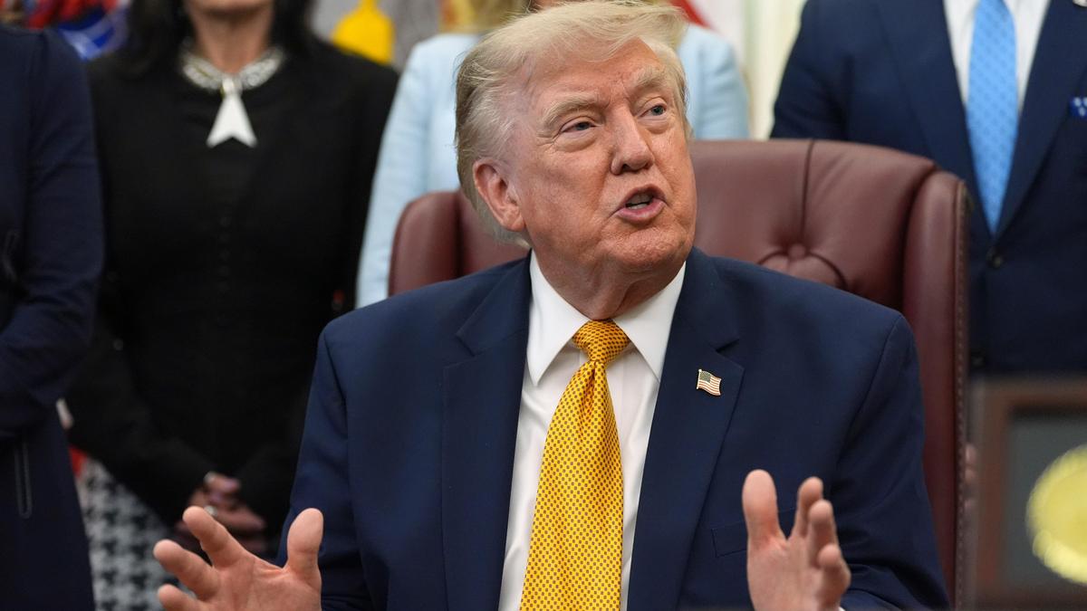 Erratic Trump left with few exits in Iran war