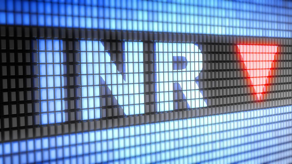 Rupee falls 11 paise to close at 95.55 against U.S. dollar