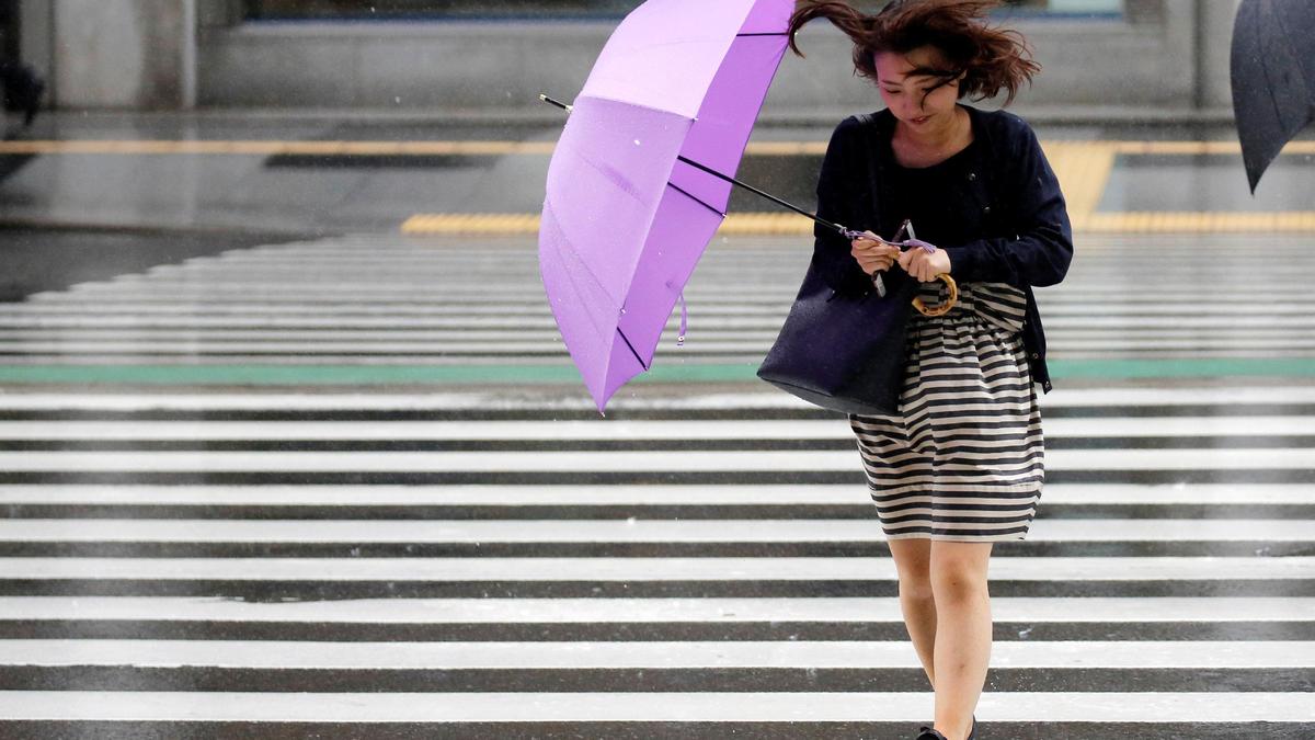 Typhoon approaches eastern Japan, prompting flood and landslide warnings