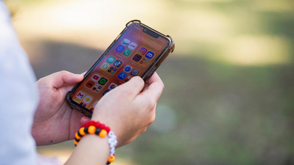 France submits new proposal to ban social media for under-15s