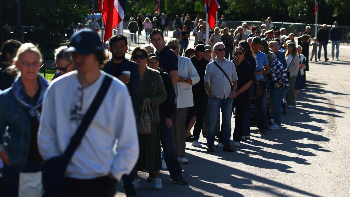Norway palace declares court mourning, cancels activities until October 9