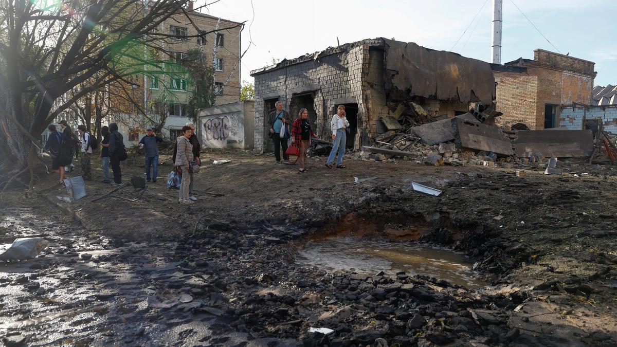 Russian drone, missile strikes on Kyiv kill 2, end pause in attacks