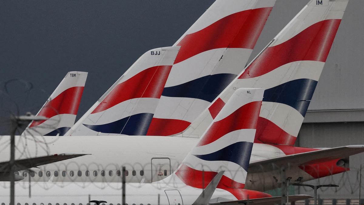 U.K. air traffic control glitch prompts nearly 300 cancellations, monitor says