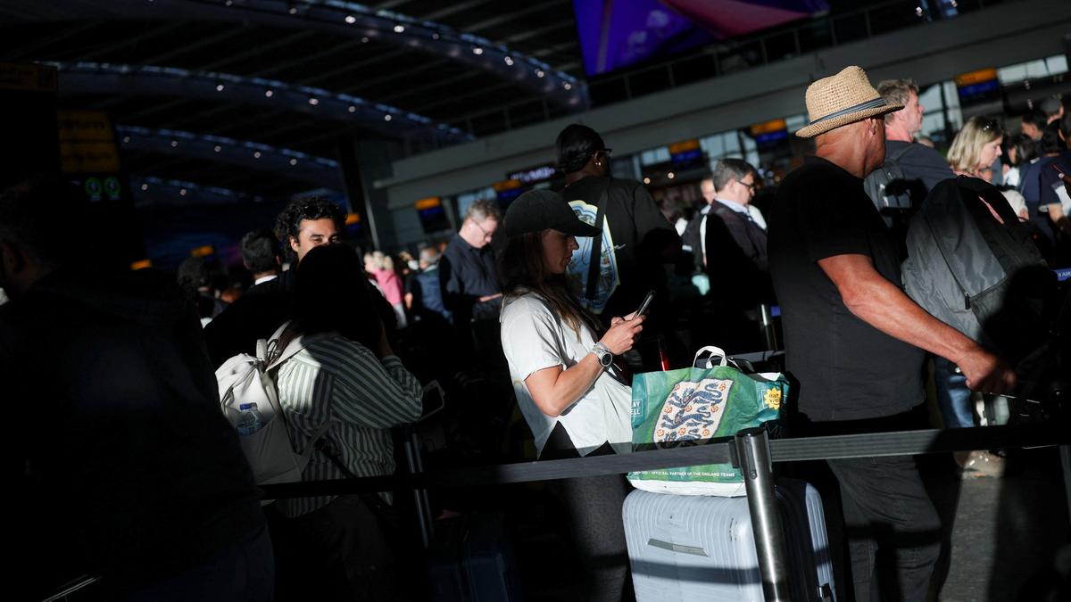 UK airports hit by fresh disruption after air traffic control glitch