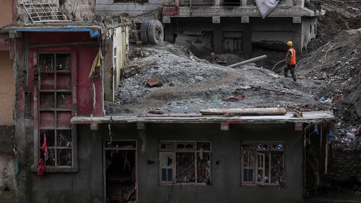 Nepal floods death toll climbs to 1,377; search operations continue for more than 5,000 missing