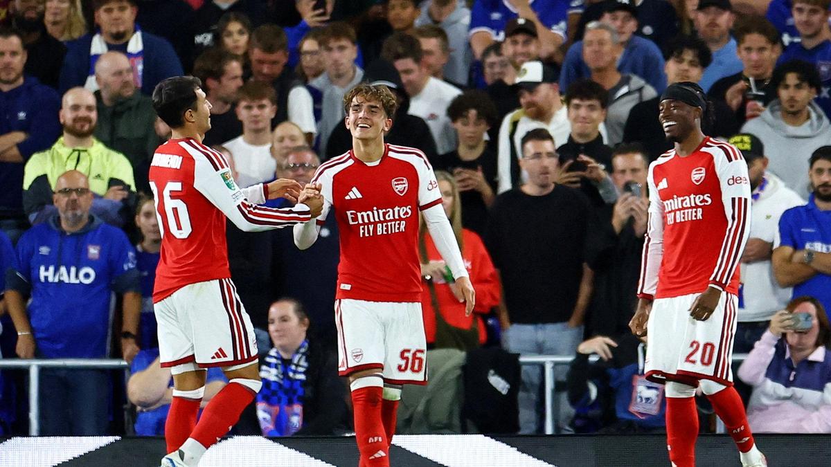 Teenager Dowman scores twice as Arsenal progress in League Cup