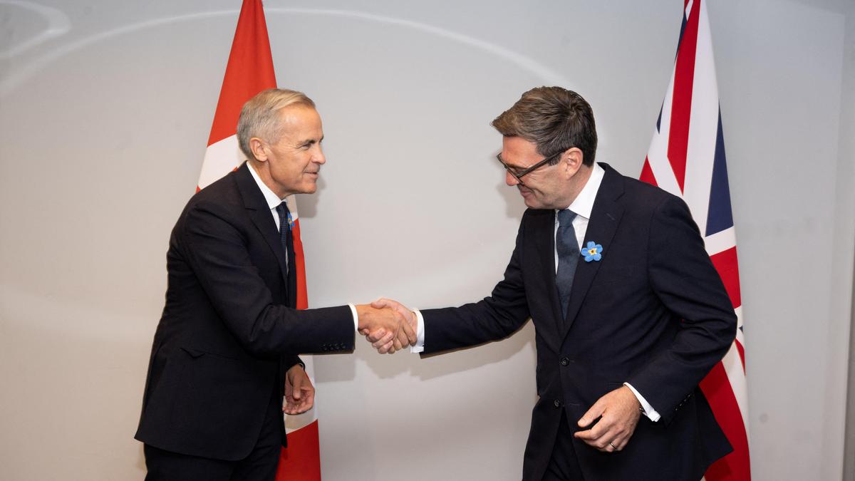 U.K. PM Burnham and Canada’s Carney discuss AI challenges, stress cooperation on online safety