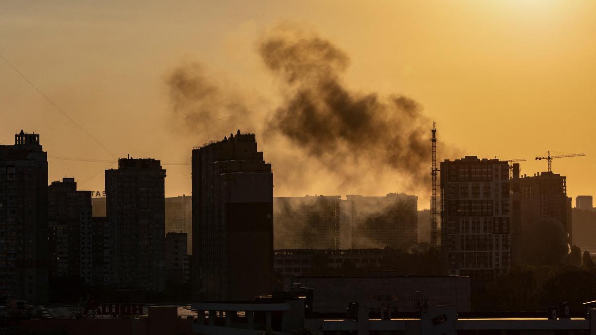 Strikes kill 6 in Ukraine, 1 in Russia after Moscow rejects German calls to de-escalate