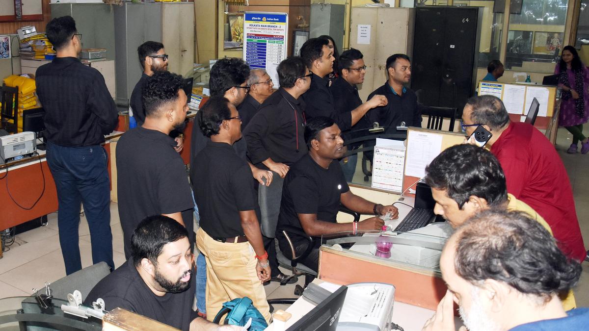 Bank unions defer three-day nationwide strike after ‘understandings reached’ with IBA