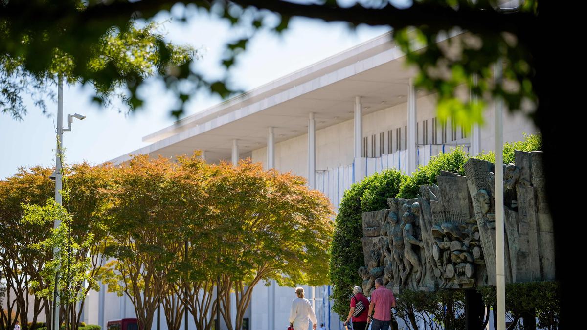 Trump threatens to keep Kennedy Centre shut if his name not added