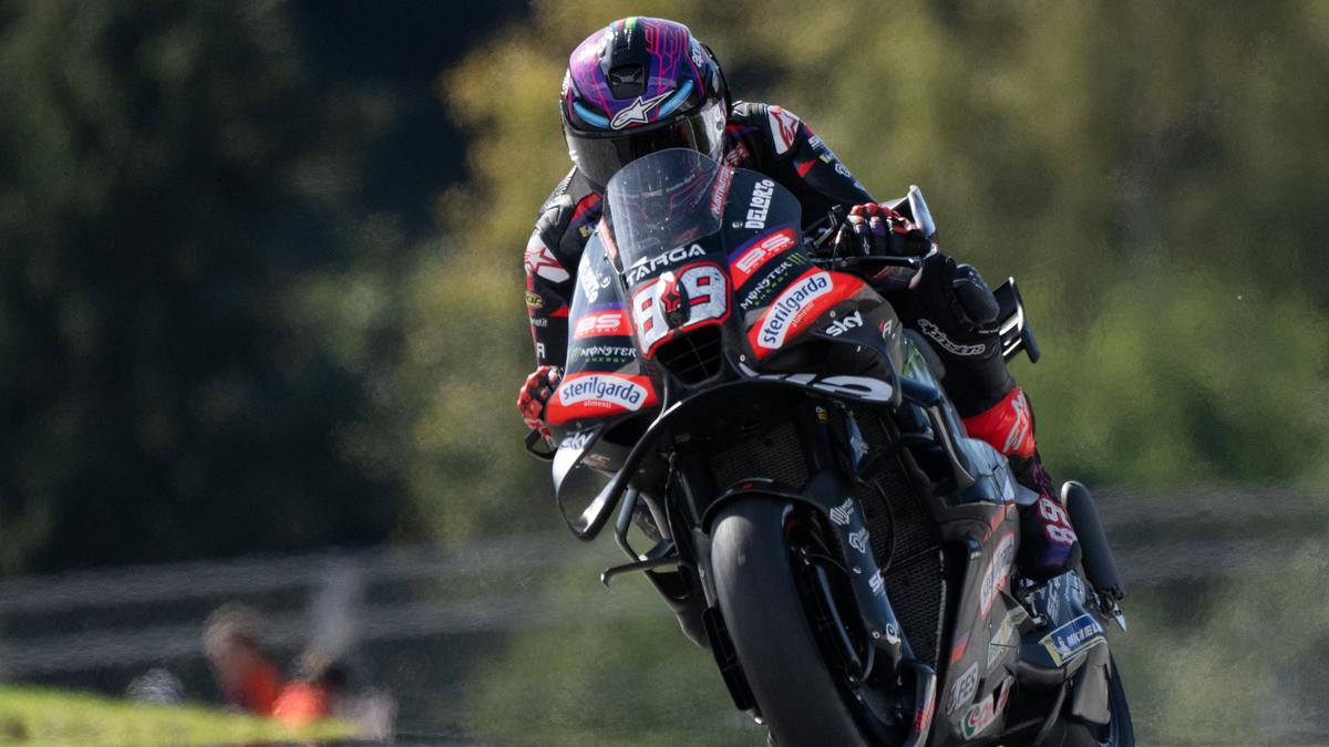 Martin recovers from early setback to win Austrian sprint and retake championship lead