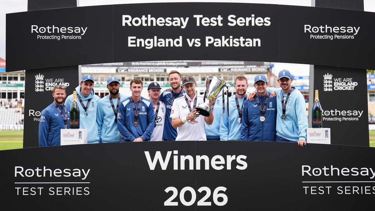 England overcomes early scare to win Third Test against Pakistan, sweeps series