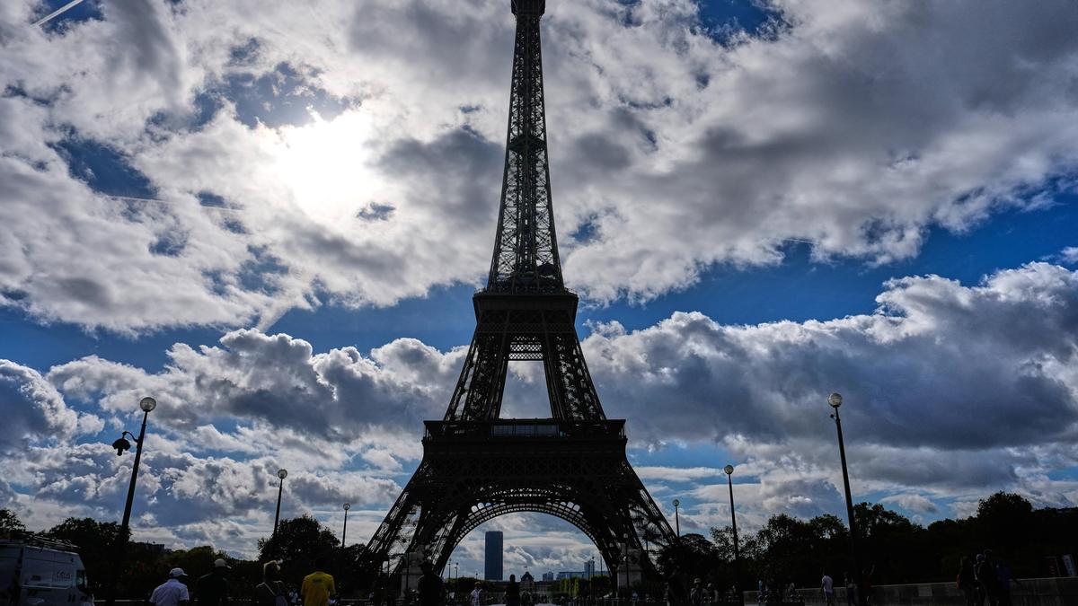 Paris Eiffel Tower says chief to step down after uproar over removing women staff