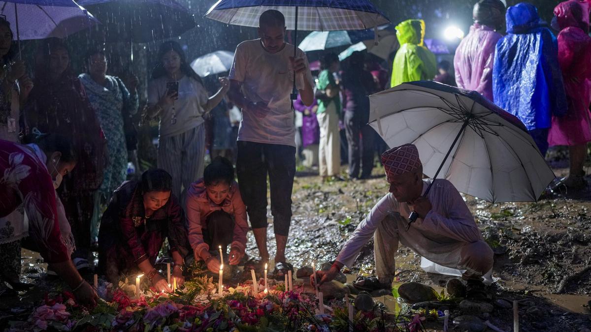 Nepal disaster a climate ‘warning signal’: Foreign Minister