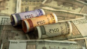 FCNR(B) deposits: Who bears the currency risk? | Explained